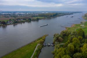 Rhein bei Leverkusen aus der Luft